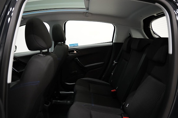 Peugeot 208 16 of 18