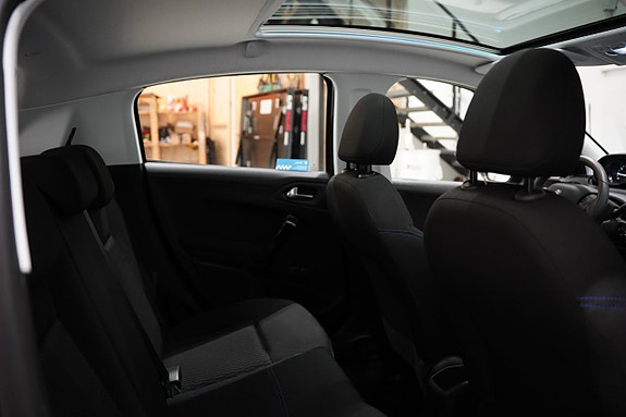 Peugeot 208 17 of 18