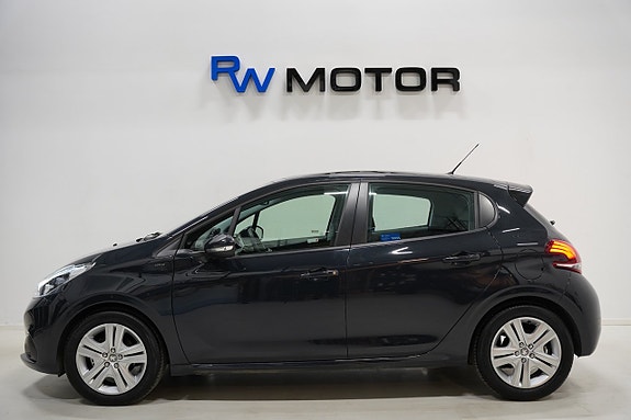 Peugeot 208 3 of 5