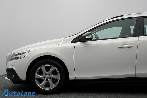 Volvo V40 Cross Country 13 of 28