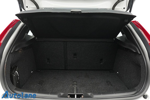 Volvo V40 Cross Country 28 of 28