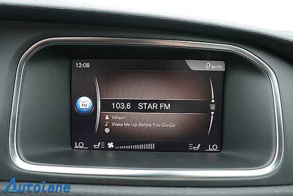 Volvo V40 Cross Country 22 of 28