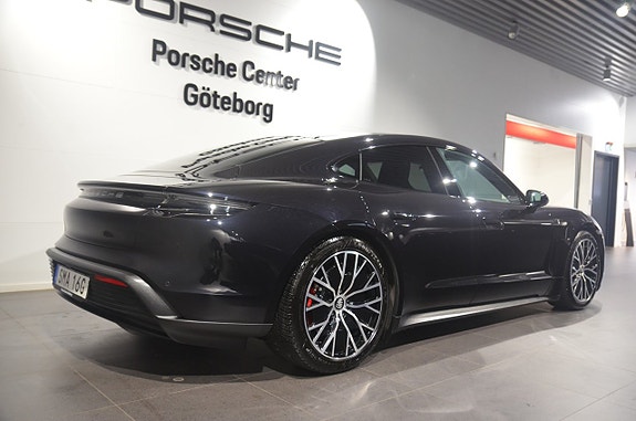Porsche Taycan 4S 4 of 5