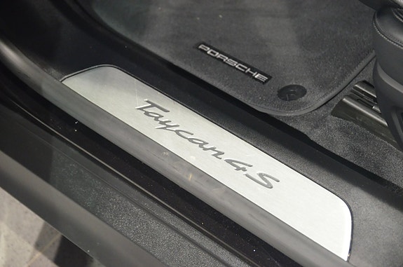 Porsche Taycan 4S 20 of 21