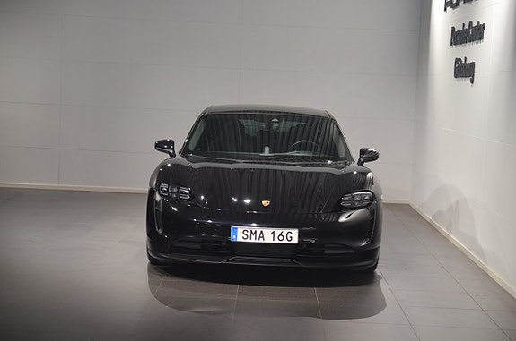 Porsche Taycan 4S 3 of 5