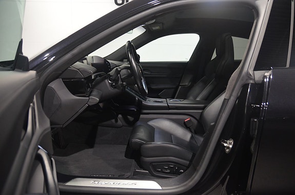 Porsche Taycan 4S 10 of 21