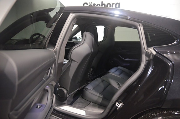 Porsche Taycan 4S 14 of 21