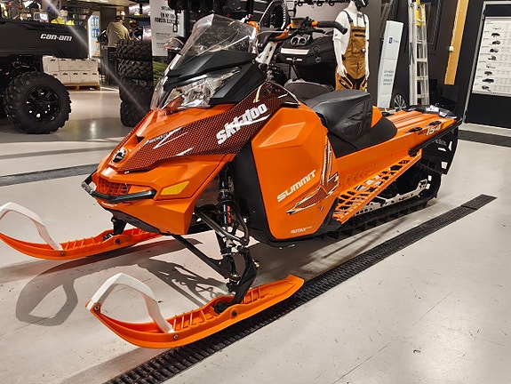 Ski-Doo Summit X 154 800 E-tec 2 of 5