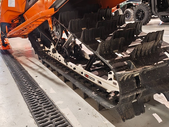 Ski-Doo Summit X 154 800 E-tec 5 of 5