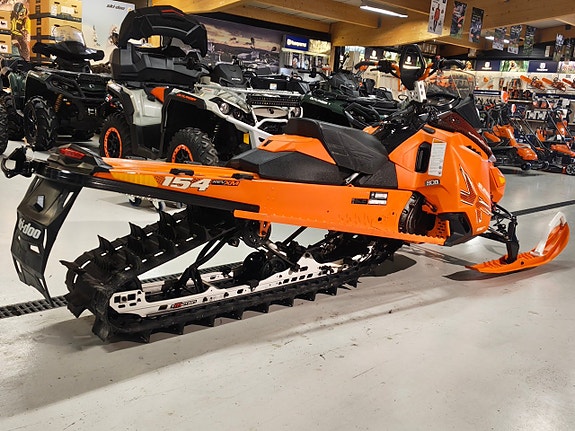 Ski-Doo Summit X 154 800 E-tec 4 of 5