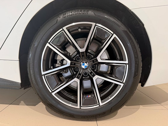 BMW i4 3 of 12