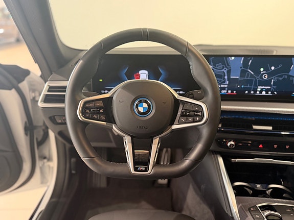 BMW i4 9 of 12