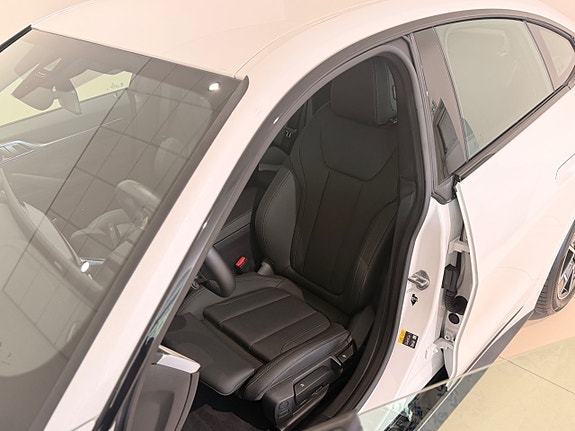 BMW i4 5 of 12