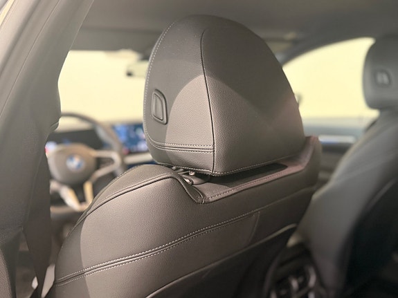 BMW i4 7 of 12