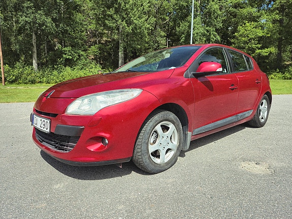 Renault Megane III 3 of 5
