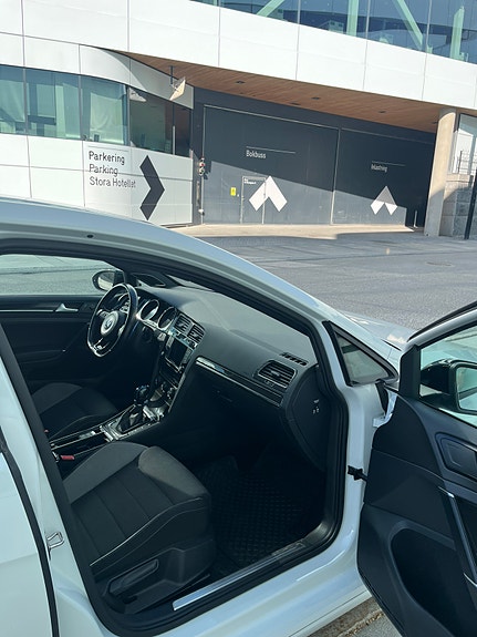 Volkswagen Golf VII 8 of 10