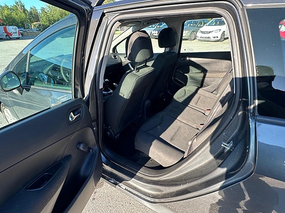 Peugeot 308 SW 9 of 11