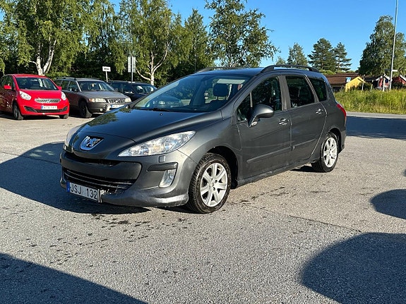 Peugeot 308 SW 2 of 5