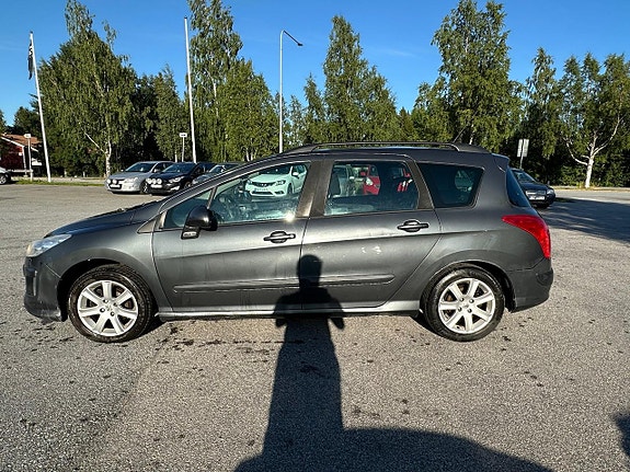 Peugeot 308 SW 3 of 5