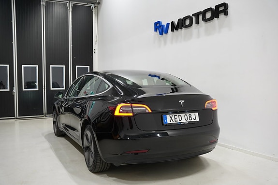 Tesla Model 3 4 of 5