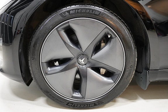 Tesla Model 3 5 of 5
