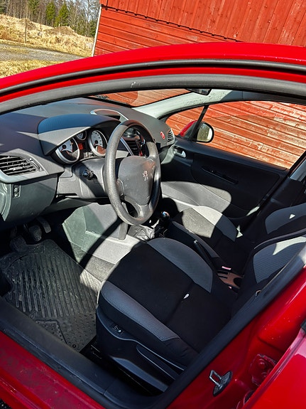 Peugeot 207 3 of 5