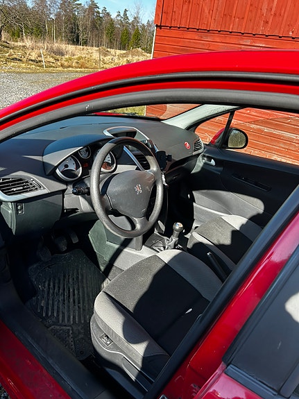 Peugeot 207 4 of 5