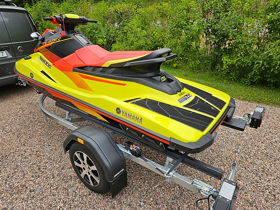 Yamaha Exr waverunner 2 of 5