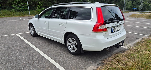 Volvo V70 3 of 5