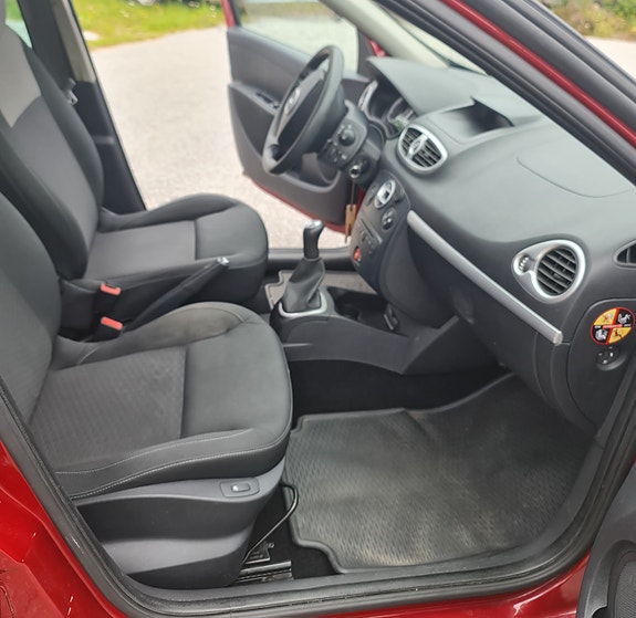 Renault Clio III 4 of 8