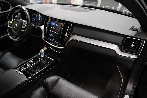 Volvo V60 11 of 25