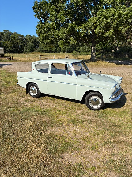 Ford Anglia 2 of 5