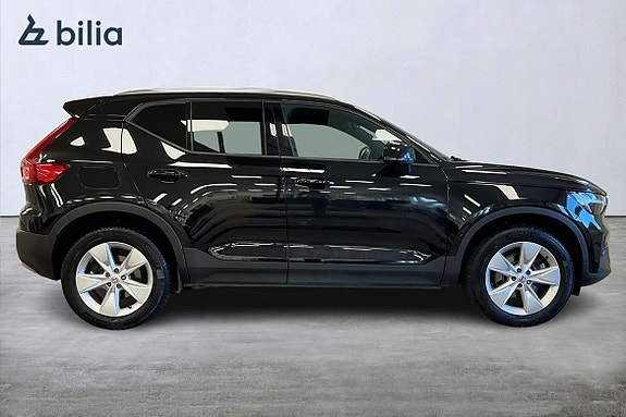 Volvo XC40 2 of 5