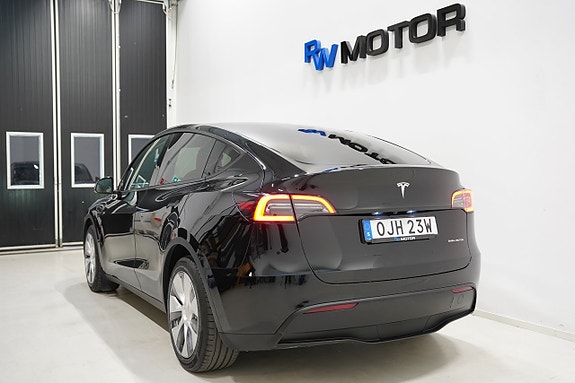 Tesla Model Y 5 of 5