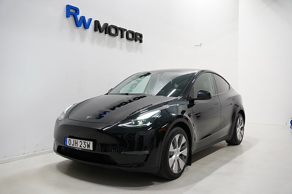 Tesla Model Y 3 of 5