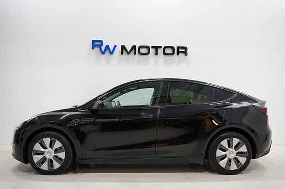 Tesla Model Y 4 of 5