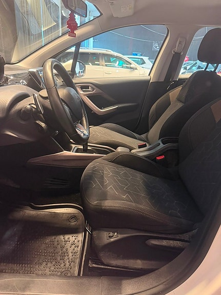 Peugeot 2008 15 of 19