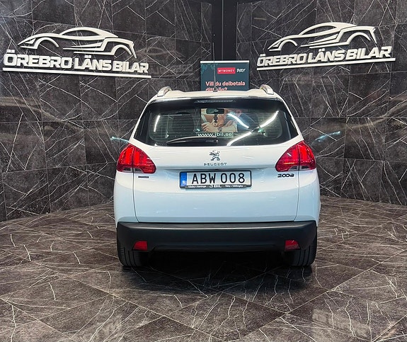 Peugeot 2008 2 of 5