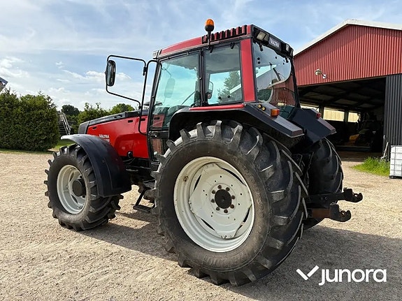 Traktor - Valtra 8450 2 of 5