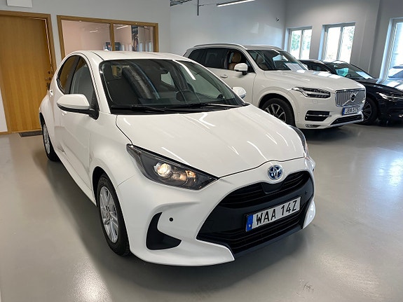 Toyota Yaris 4 of 17