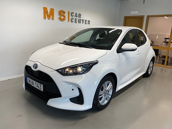 Toyota Yaris 2 of 17