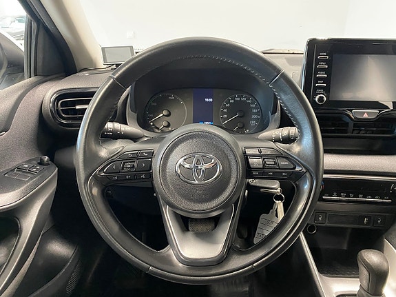 Toyota Yaris 12 of 17