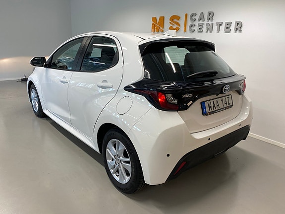 Toyota Yaris 5 of 17