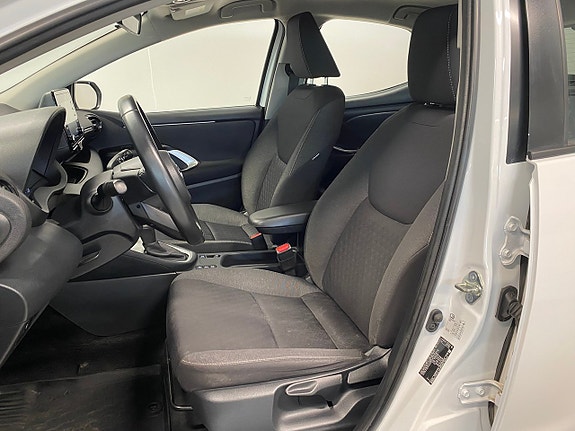 Toyota Yaris 9 of 17
