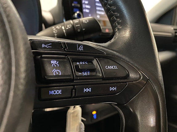 Toyota Yaris 13 of 17