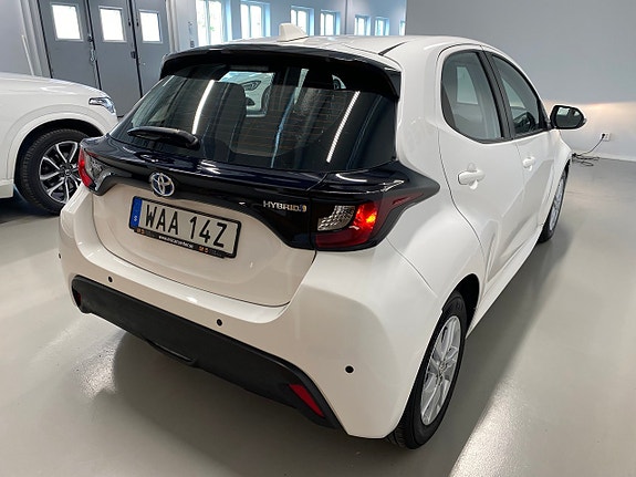 Toyota Yaris 8 of 17