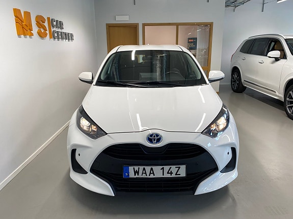 Toyota Yaris 3 of 17