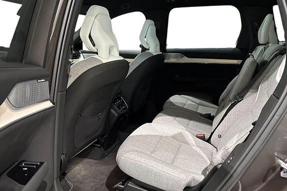 Volvo EX90 13 of 29