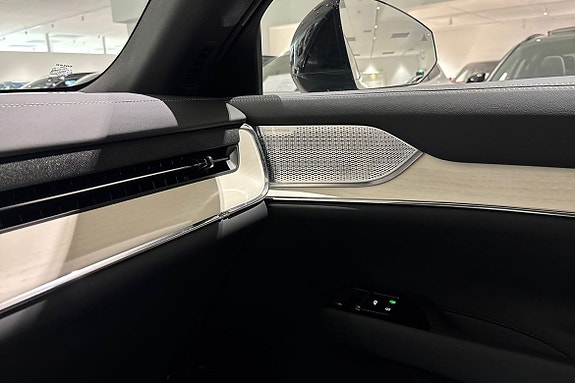 Volvo EX90 28 of 29
