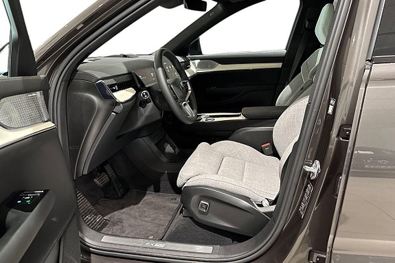 Volvo EX90 14 of 29